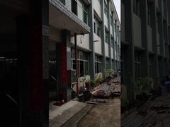 部品を押す金属