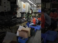 部品の農産物を押す金属